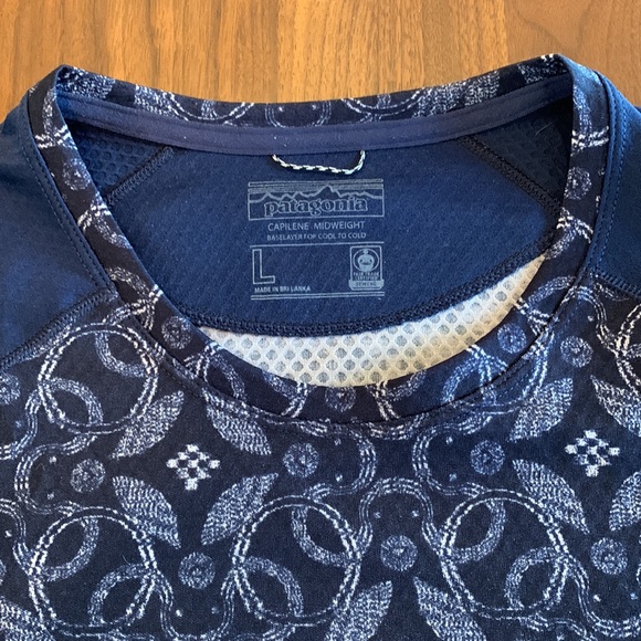 Patagonia Capilene Midweight Baselayer for Cool to Cold - Picture 2 of 4